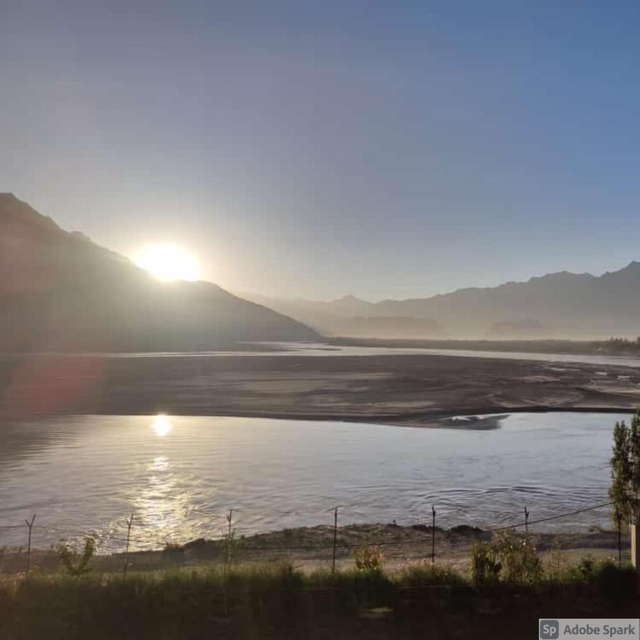 Eat And Read Hotel Skardu Exterior photo