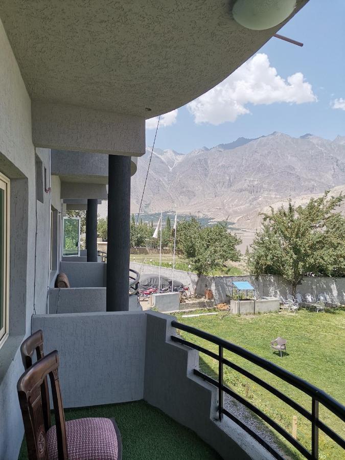 Eat And Read Hotel Skardu Exterior photo