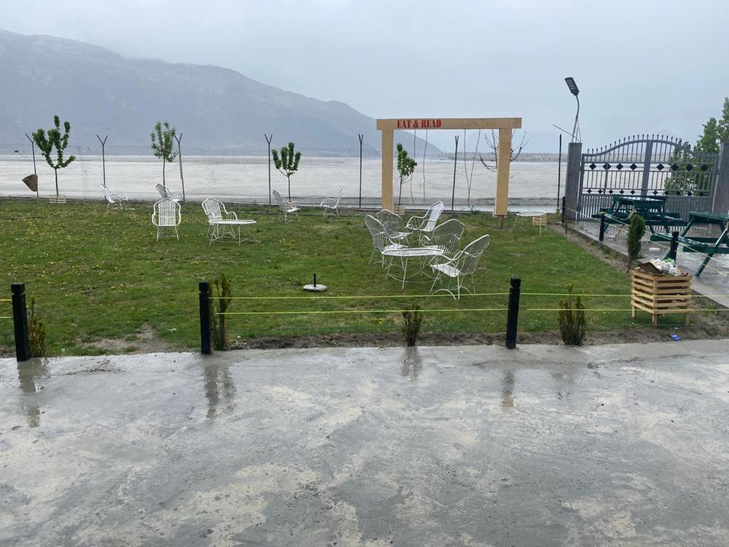 Eat And Read Hotel Skardu Exterior photo