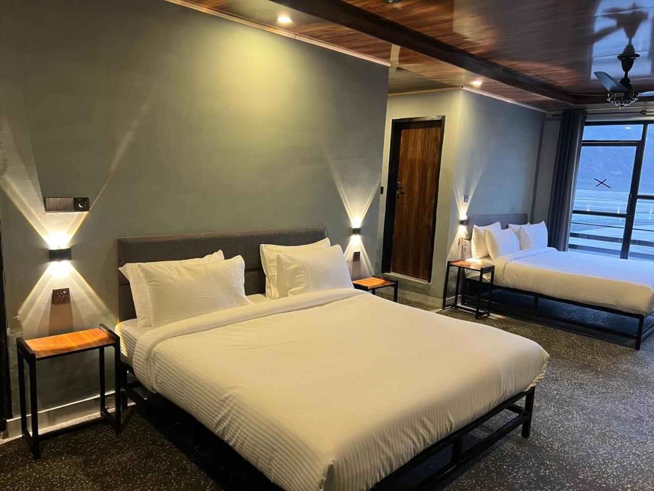 Eat And Read Hotel Skardu Room photo