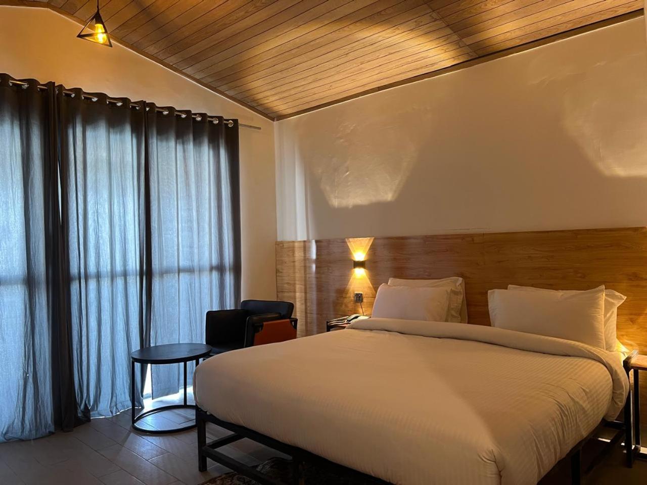 Eat And Read Hotel Skardu Exterior photo