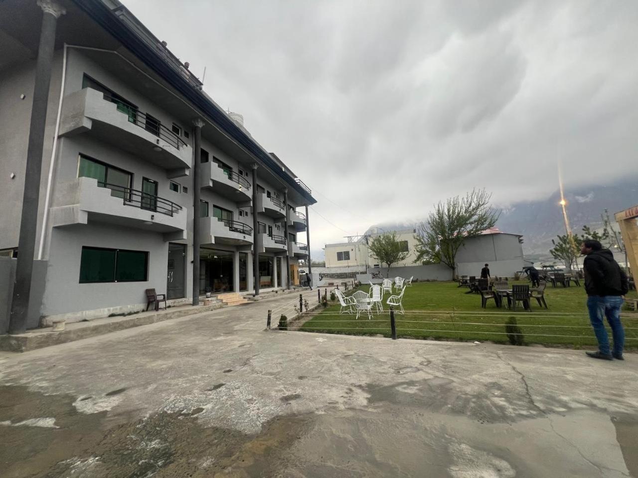 Eat And Read Hotel Skardu Exterior photo