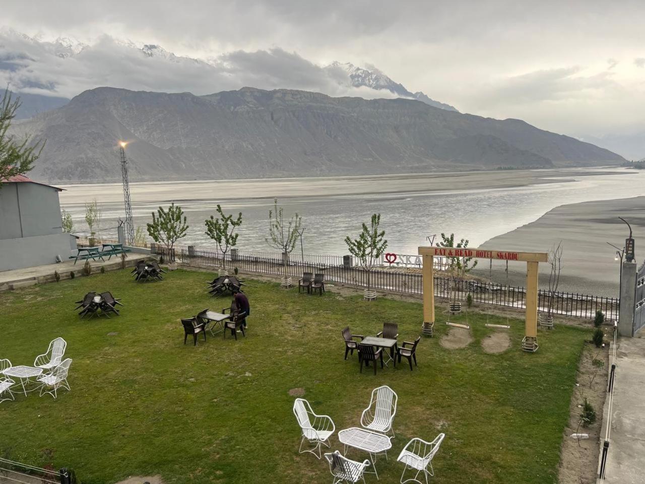 Eat And Read Hotel Skardu Exterior photo